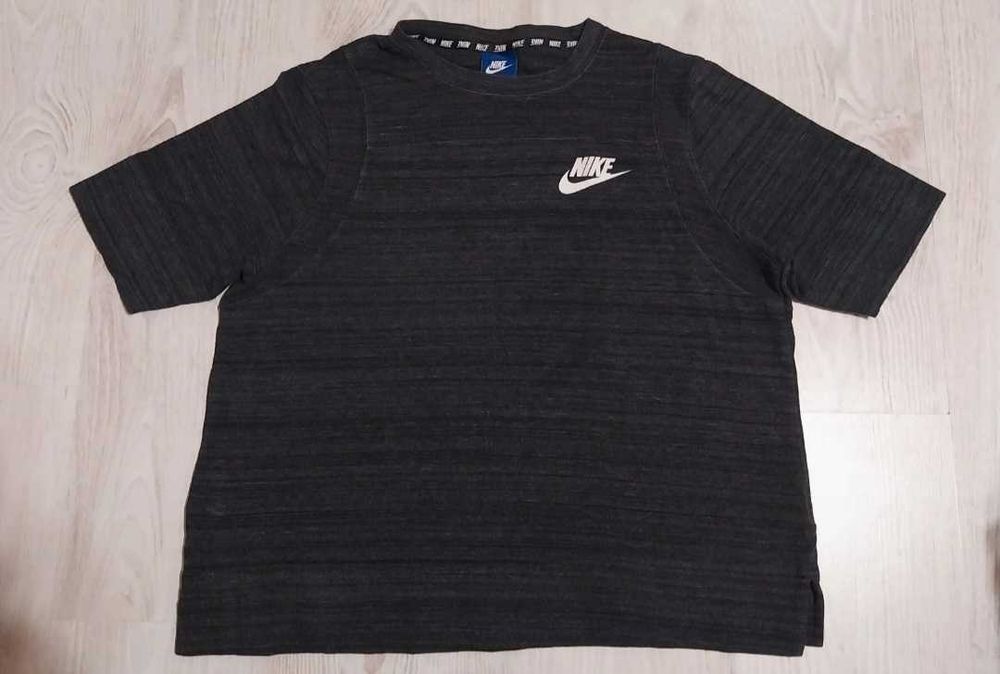 Tricou cropped Nike