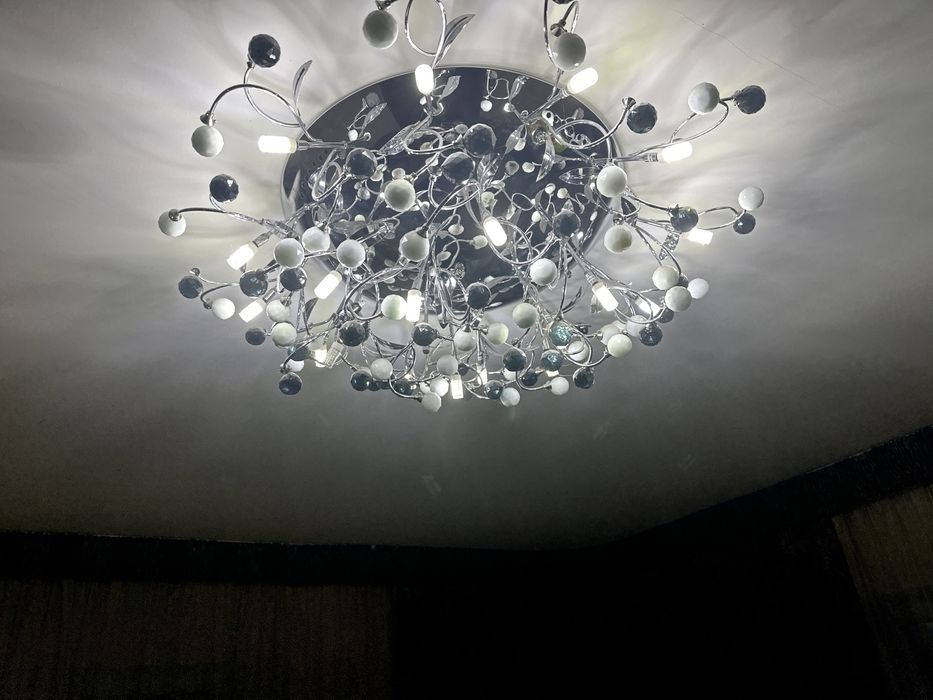Продам дизайнерскую люстру