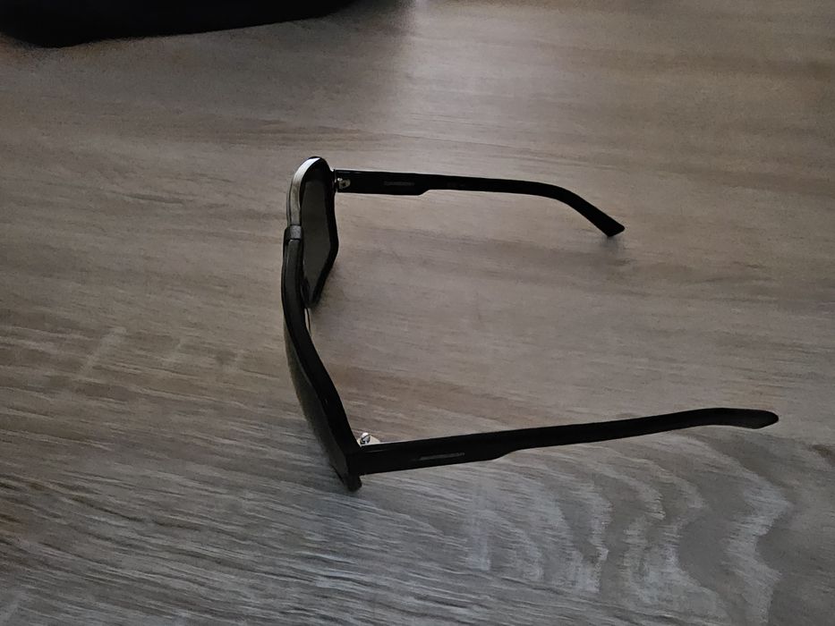 Слънчеви очила кариера