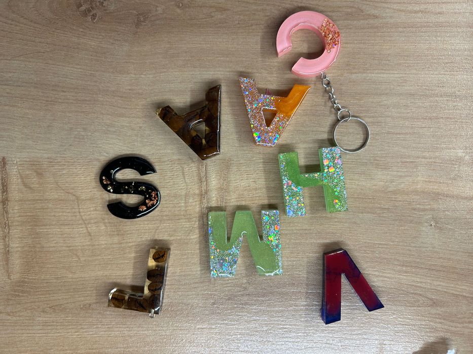 книгоразделите и ключодържатели от епоксидна смола