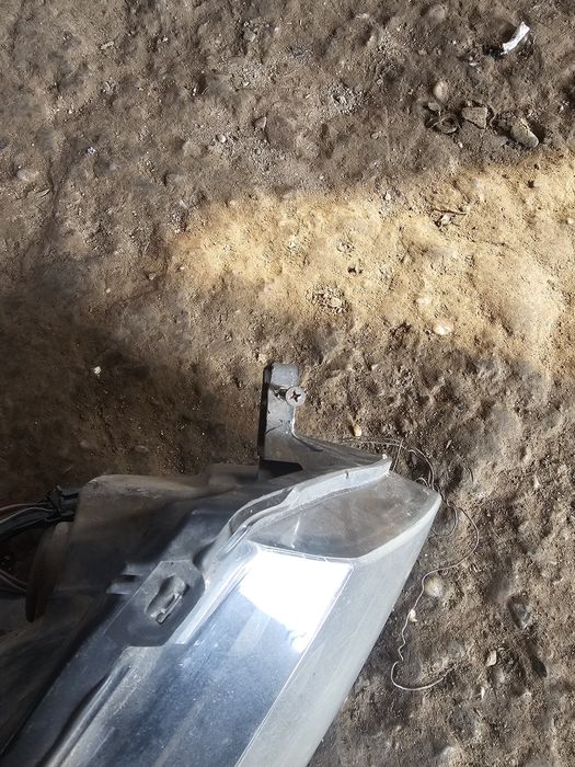 Far dreapta dacia logan 2014 (cleme rupte)