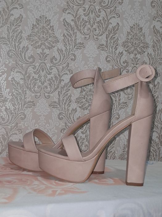 Туфли на каблуках