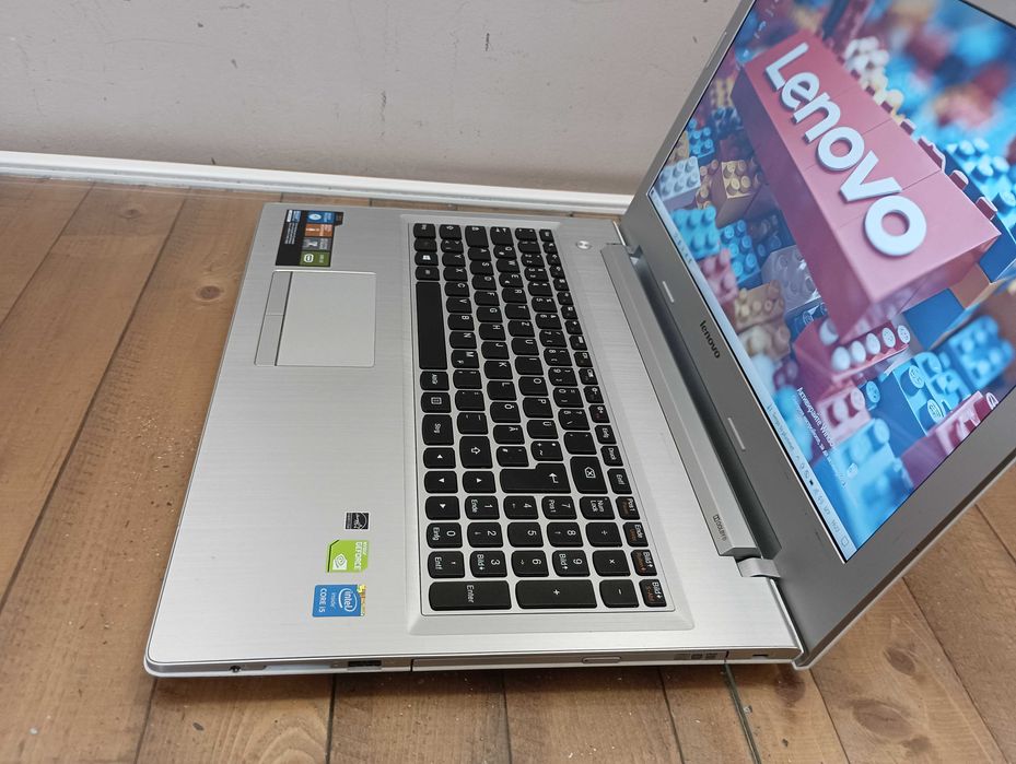 Лаптоп Lenovo Z50-70 i5-4210U 8GB RAM  256GB SSD  нова батерия - 15,6"
