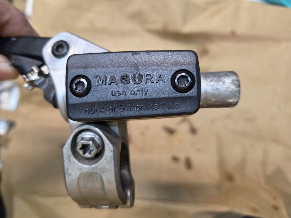 Продавам Помпа съединител MAGURA и Помпа предна спирачка BRAKTEC