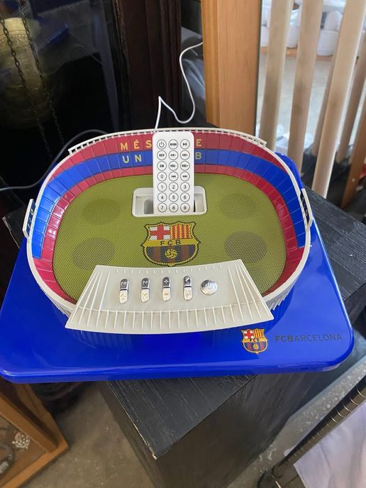 Vand  radio cu ceas,model teren fotbal