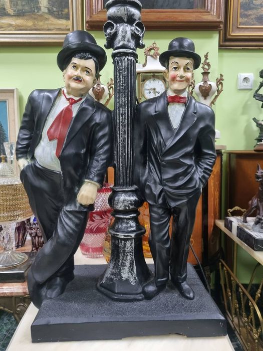 Страхотна антикварна фигура статуетка- Лоръл и Харди