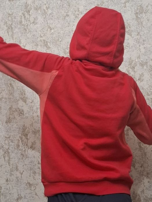 Толстовка жана адидас