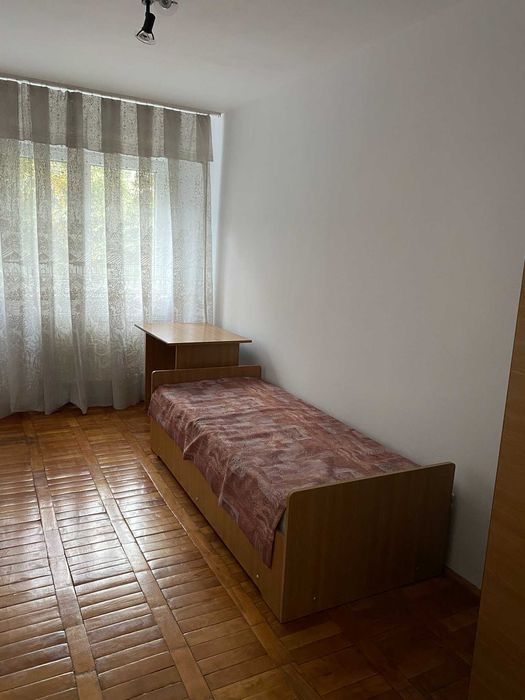 dau in chirie apartament 3 camere decomandat