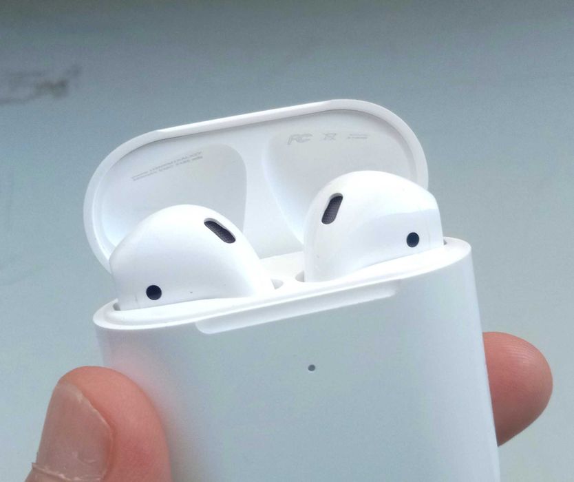 Наушники AirPods