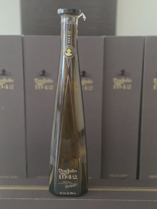Lot 6 sticle goale Don Julio 1942 cu cutii originale - decor / bar