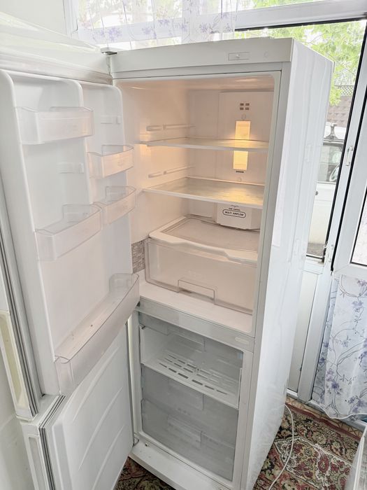 Продам Холодильник с Машинкой