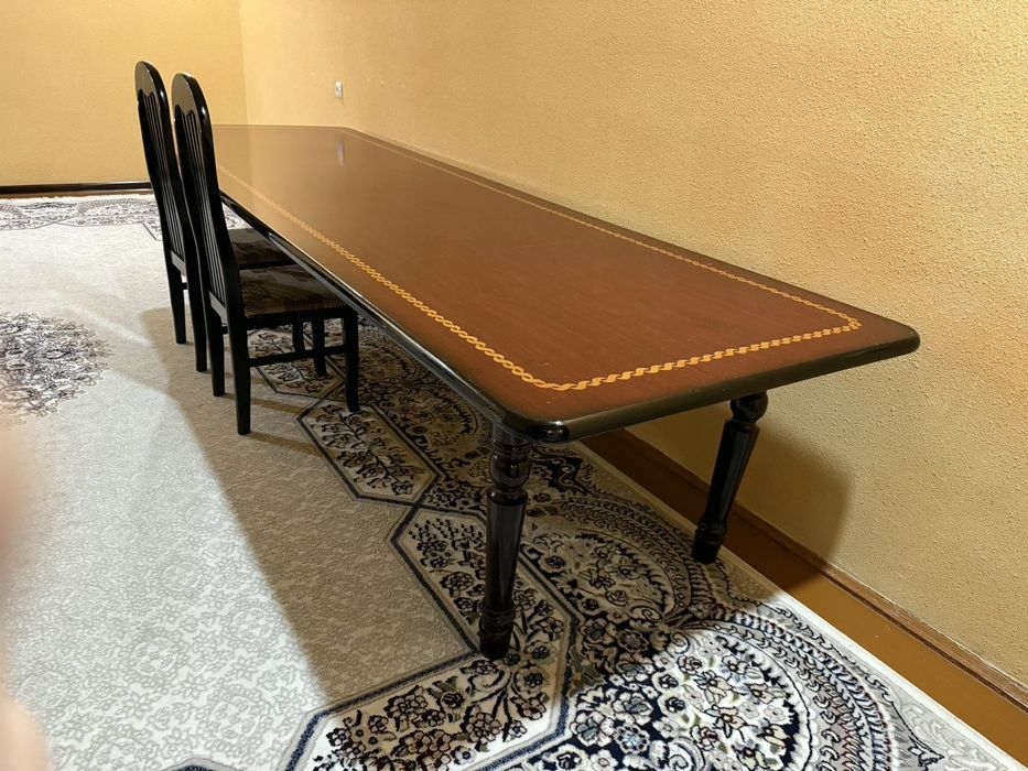 Стол с 8 стульями