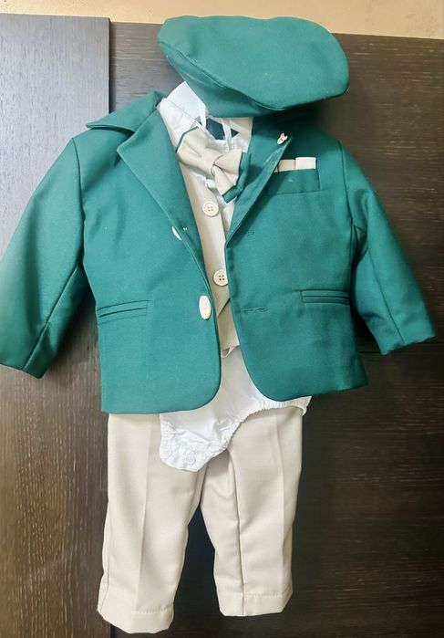 Costum botez baietel 6-9 luni elegant verde cu bej papion