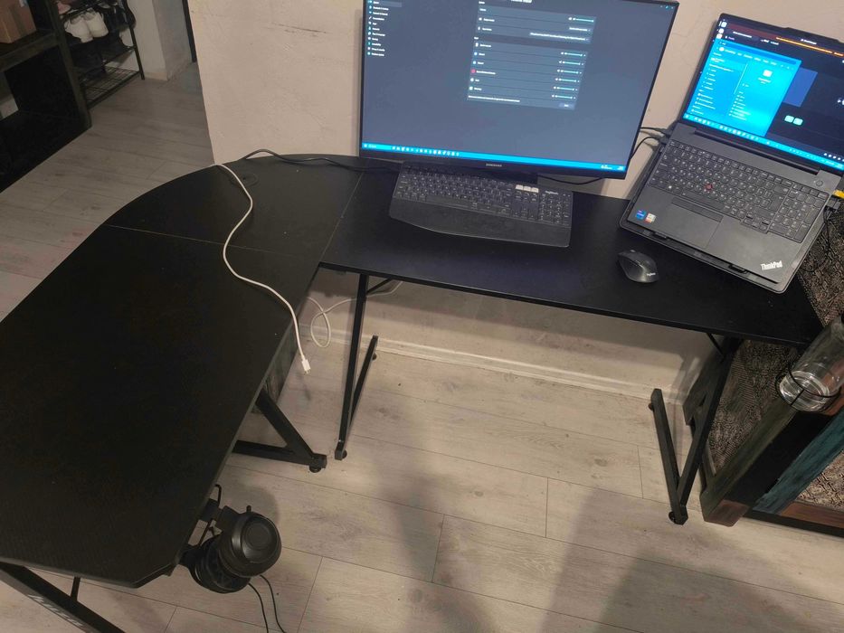 Ъглово гейминг бюро Huzaro Hero 7.0, карбон, черно