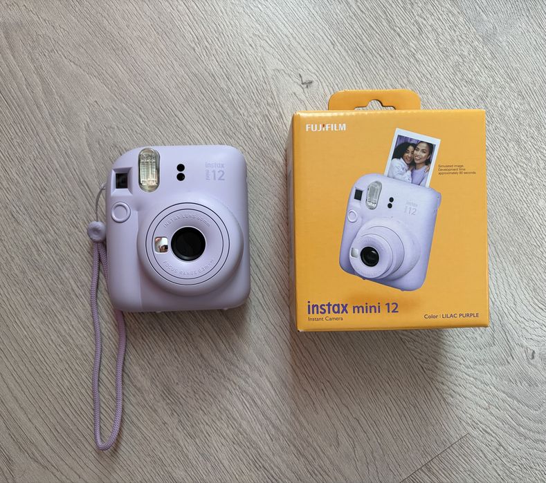 Продаю Instax 12