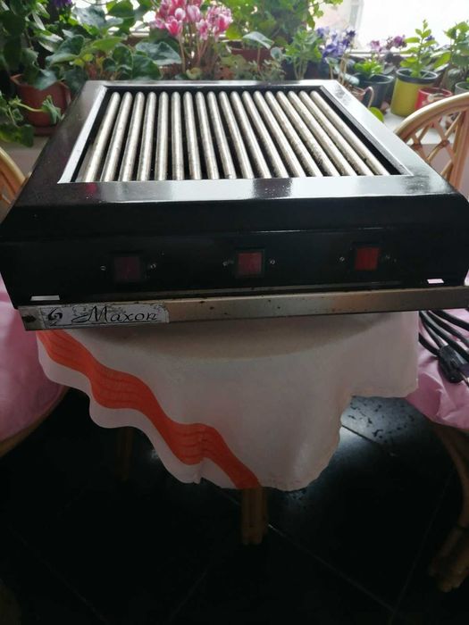 Продавам професионална електрическа скара