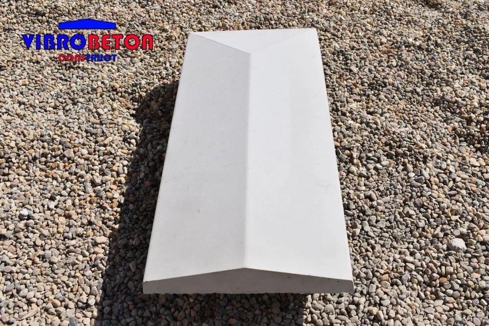 Capace de gard din beton cu picurator