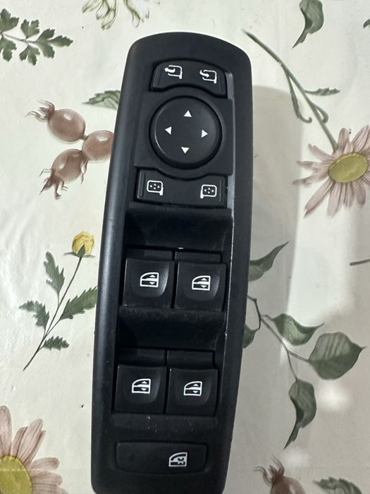 Panou comanda geamuri Renault Megane 3 1.5DCI an 2008-2014