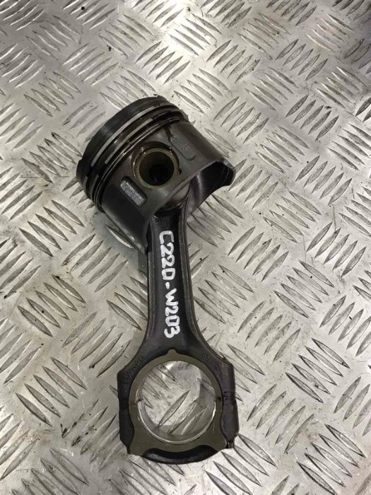 Бутала Mercedes C220 CDI W203 2003г.