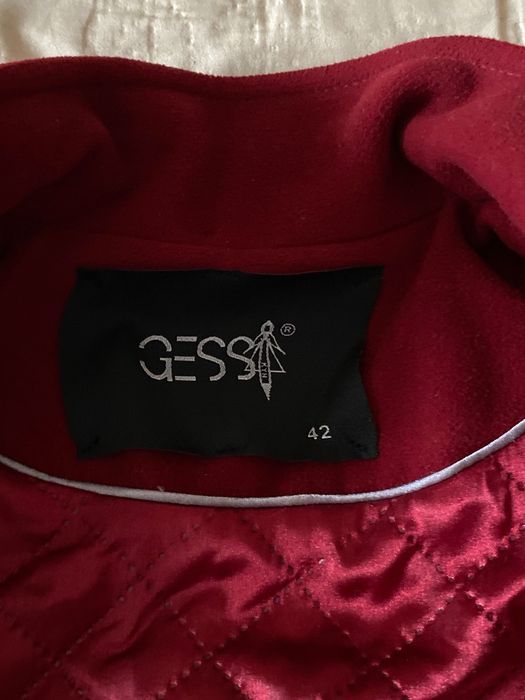 Дамски червен балтон