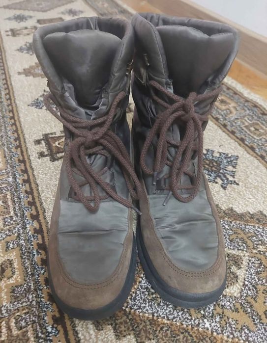 Ghete mărime 37,piele naturală întoarsă și fâș, arată foarte bine!