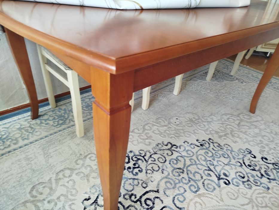 Продаю гостинный стол