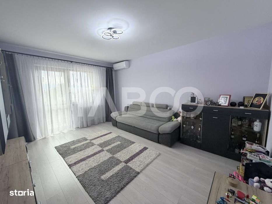 Apartament decomandat 4 camere 110 mp utili parcare privata Sura Mare