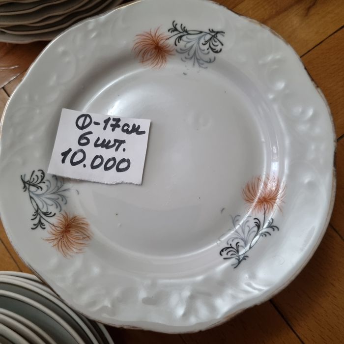 В 3 мик.Продаются тарелки,пиалки