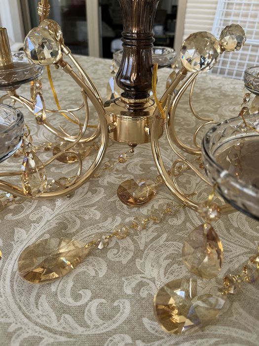 Candelabru baroc cu 5 brațe, din alamă şi cristal fumuriu-rosé