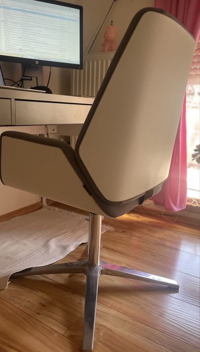 Scaun fotoliu premium rotativ, tapițerie de calitate, design modern