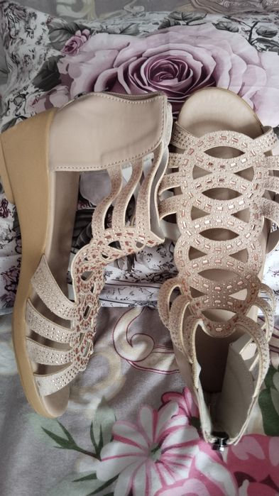 Продам новые туфли