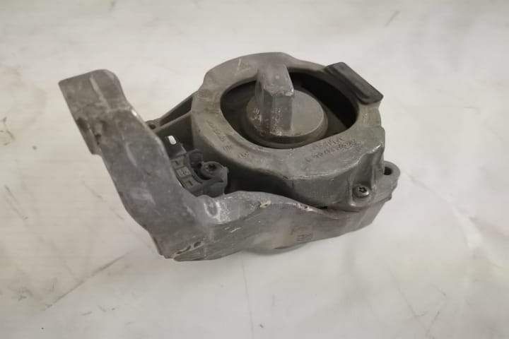 Ляв моторен носач Оригинален В добро състояние Ауди / Audi Q7 4M [фейс