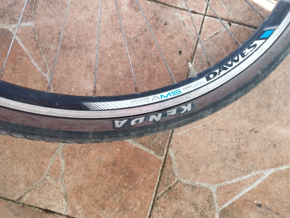 Vând roata de 28 spate , completa cu 7 pinioane, cursiera