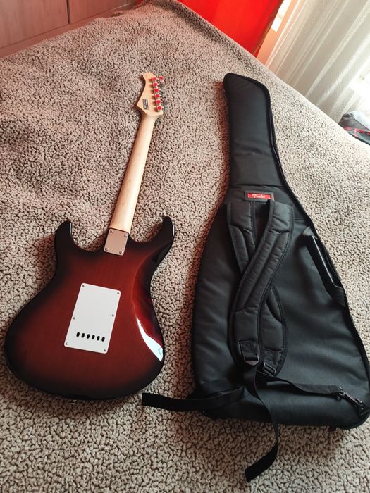 Yamaha 112J Electric Guitar