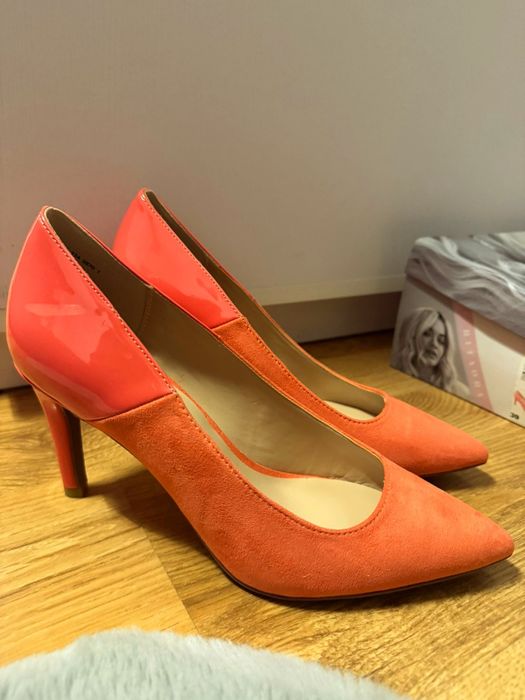 Pantofi noi mărimea 39