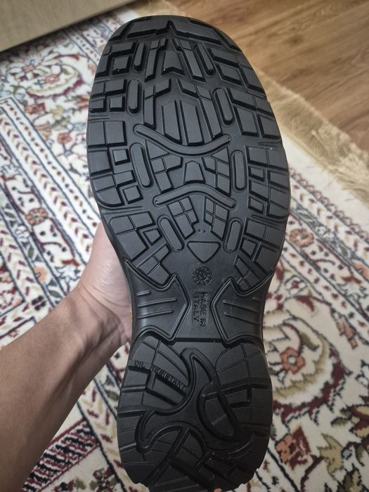 Продам спец обувь