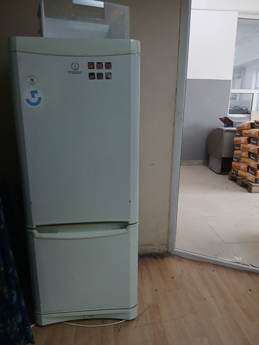 Продам холодильник