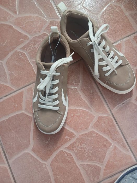 Pantofi sport Reserved mărimea 40