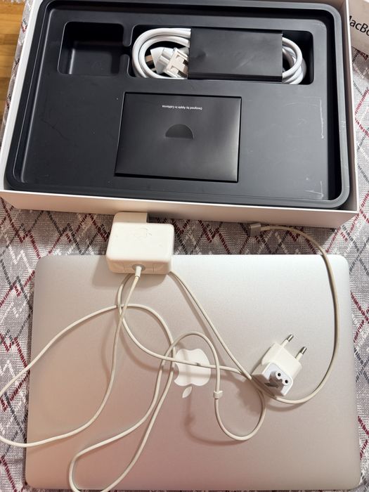 MacBook Air (13-inch, A1466)