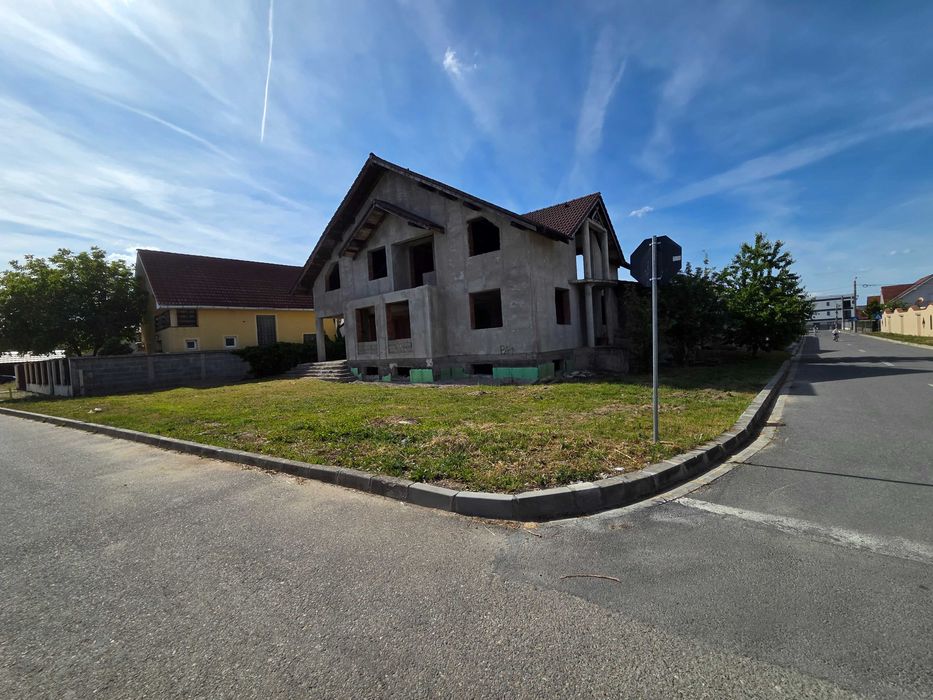 Casă individuală D+P+M în Sânmartin, str. Mircea Eliade – 360 mp utili