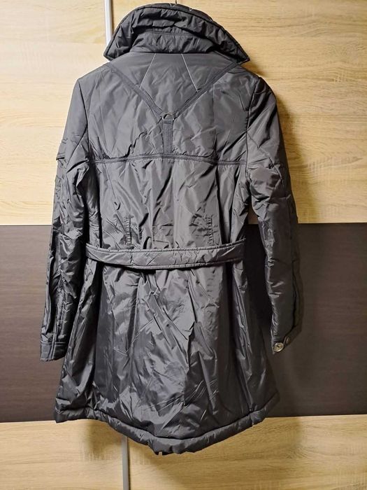 Дамски якета и бежов тренчкот LC Waikiki