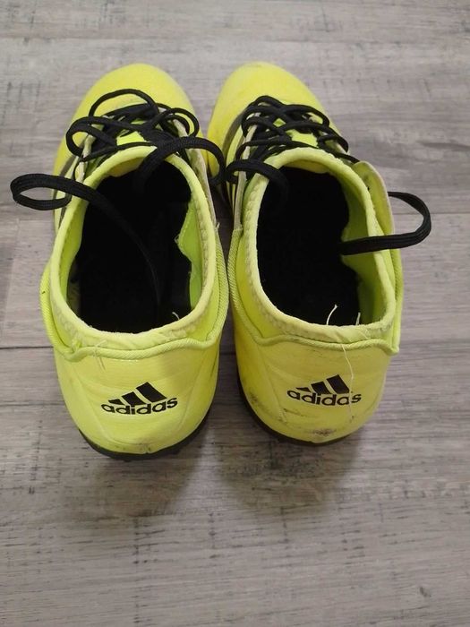 Футболни обувки стоножки