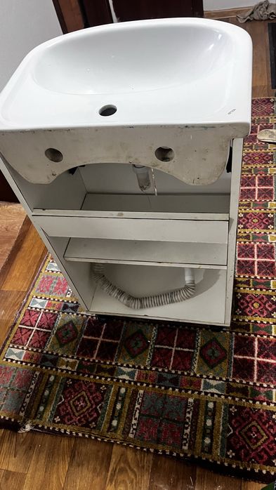 Продам раковину с тумбочкой