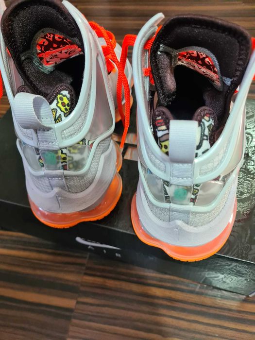 Nike LeBron 19 'LeBronival' DC9339-001 - Masura 42,5 CM