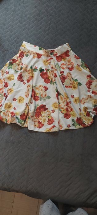 Лятна пола на цветя