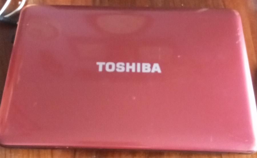 Vând Laptop Toshiba Satellite C855-1HK cu acumulator defect(Citiți descrierea)