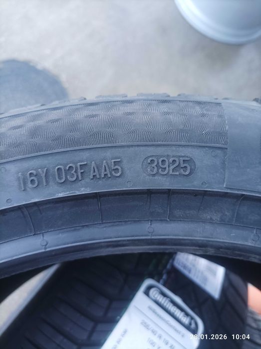 255/40 R19 Continental
