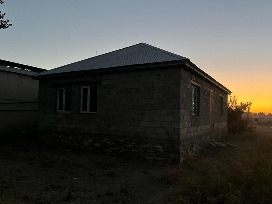 Үй сатылады, 12 соттық жері