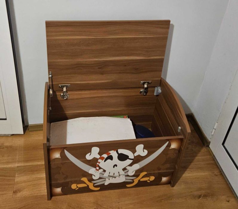 Продавам ракла , гардероб,легло за детско- юношеска стая