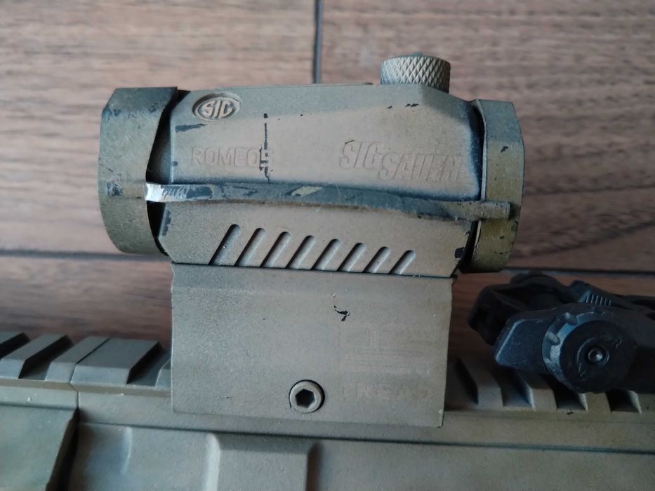 Airsoft реплика на AR 15 (ARCTURUS)с бързомер SIG SAUER ROMEO